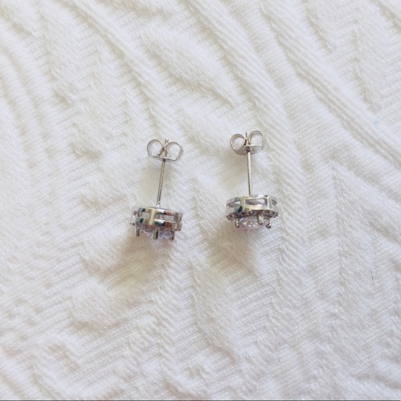 Cubic zirconia halo earrings - Picture 2 of 4